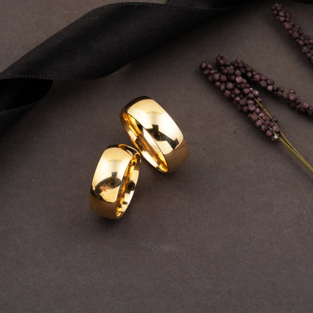 14K Yellow Gold 1 cm Wide Wedding Band Set