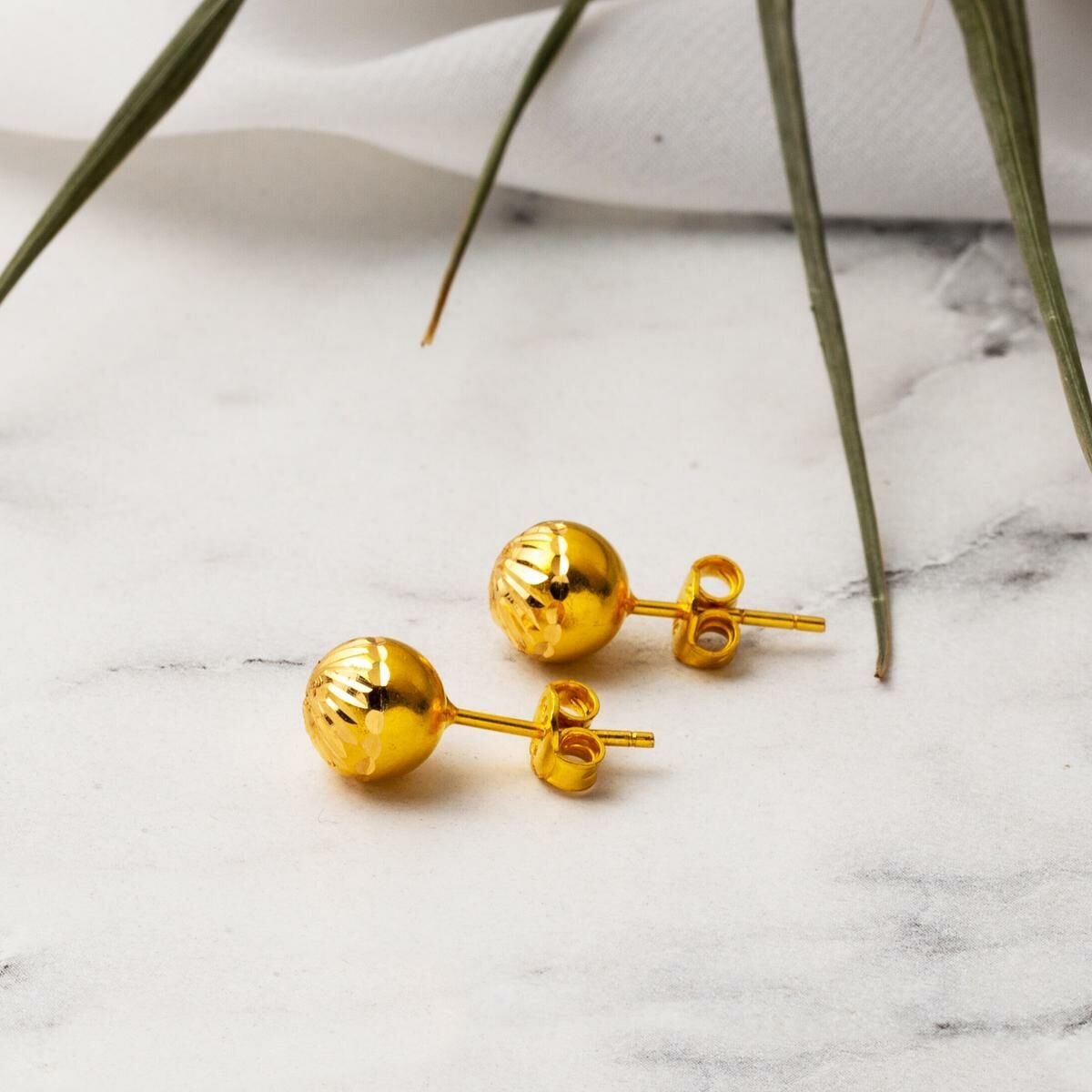 22K Yellow Gold 10 mm Screw Back Ball Earrings