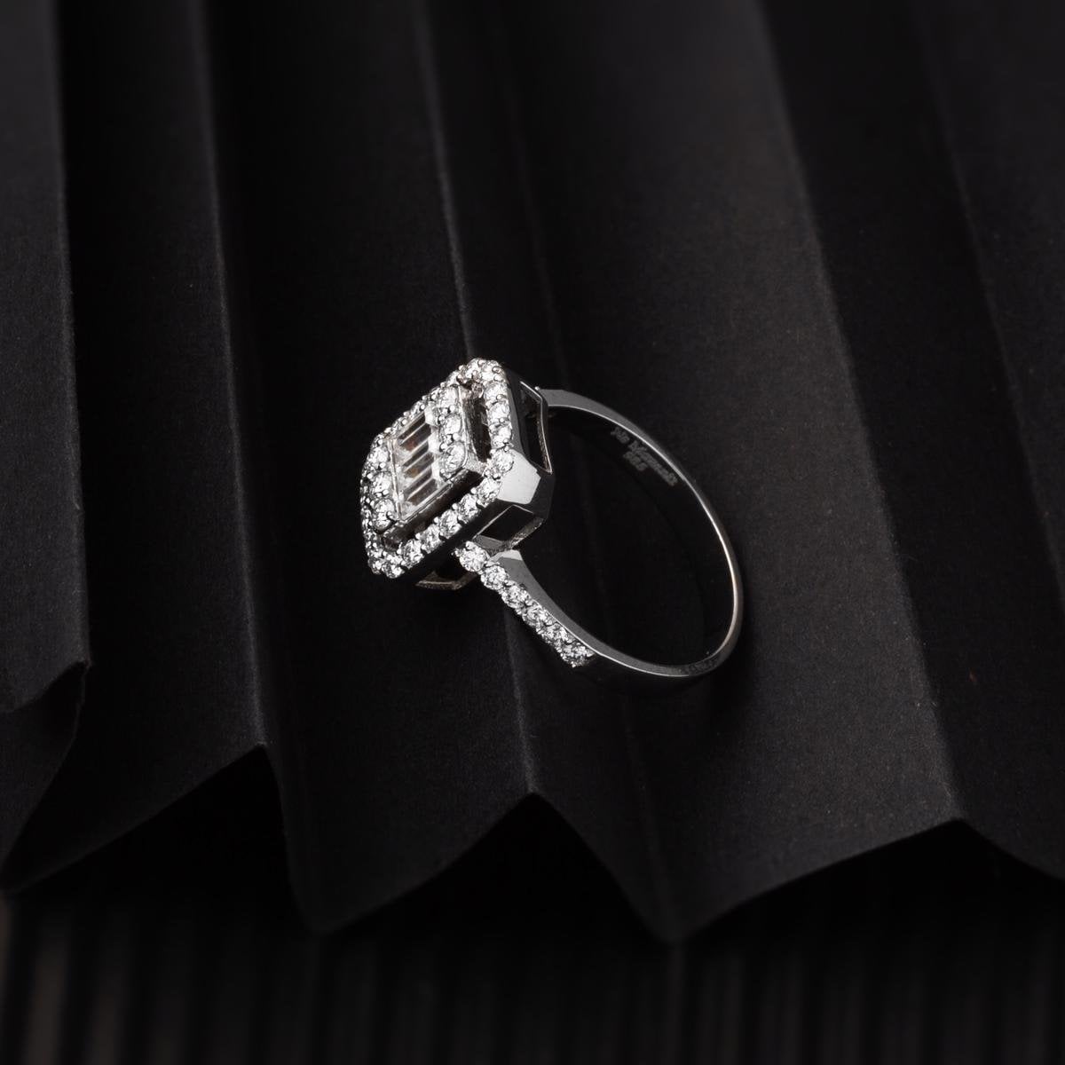 14K White Gold 1.00 Ct Baguette Moissanite Ring (3.33 g)
