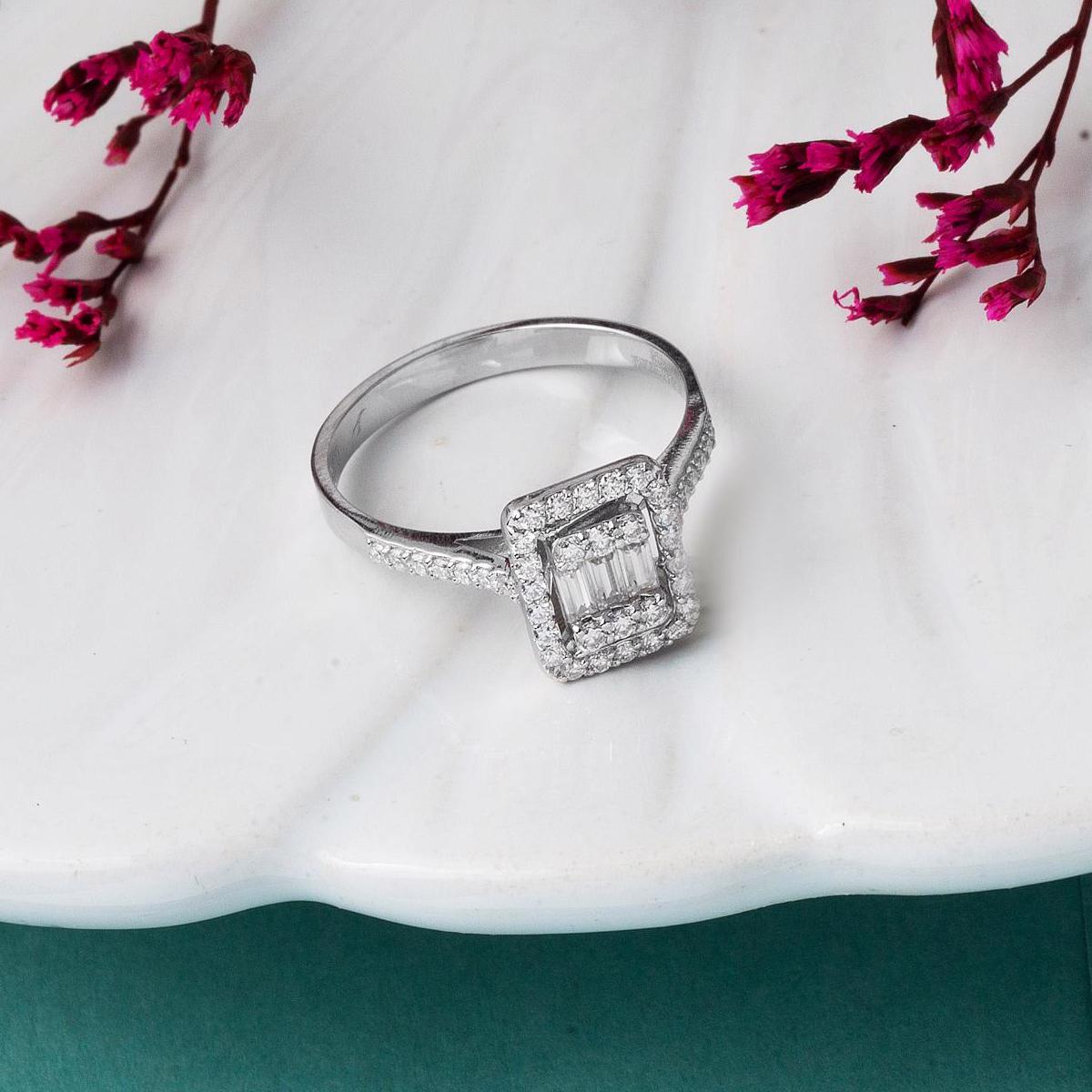14K White Gold 1.00 Ct Baguette Moissanite Ring (3.33 g)