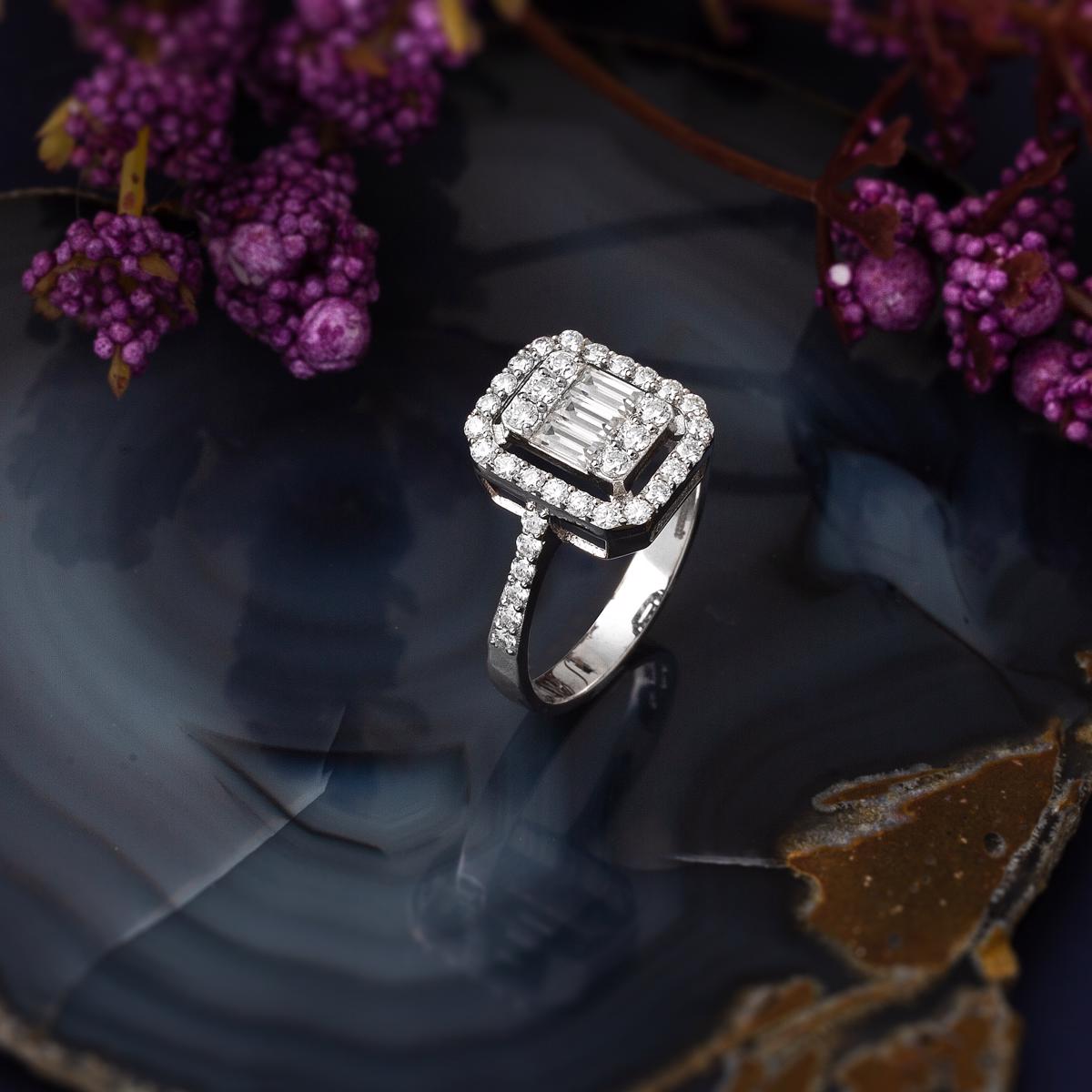 14K White Gold 1.00 Ct Baguette Moissanite Ring (3.33 g)