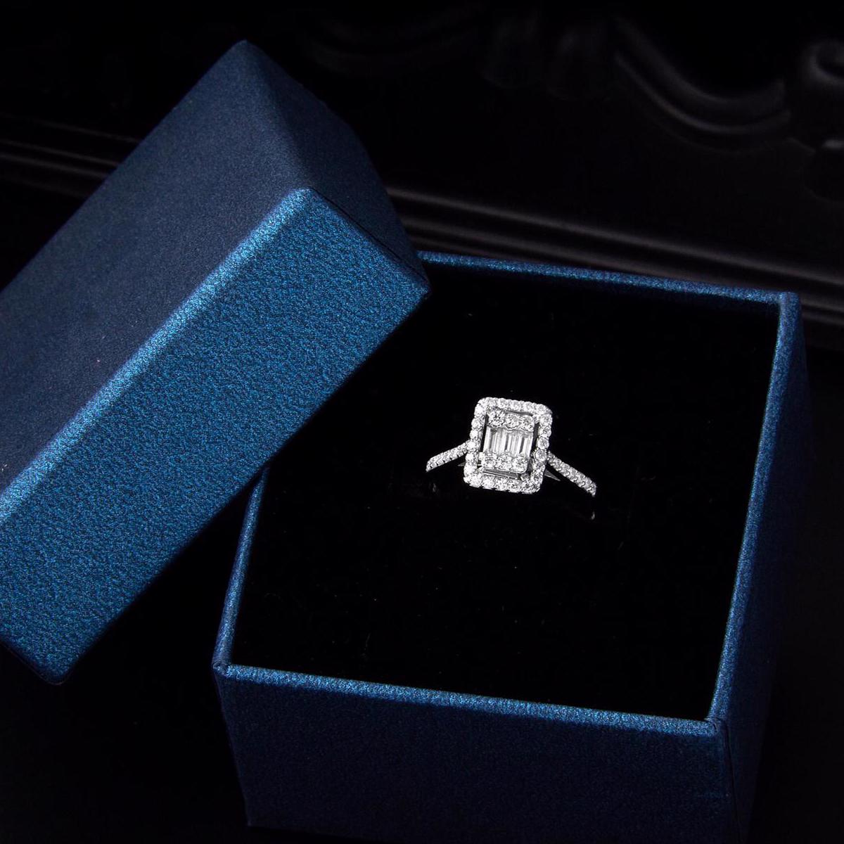 14K White Gold 1.00 Ct Baguette Moissanite Ring (3.33 g)