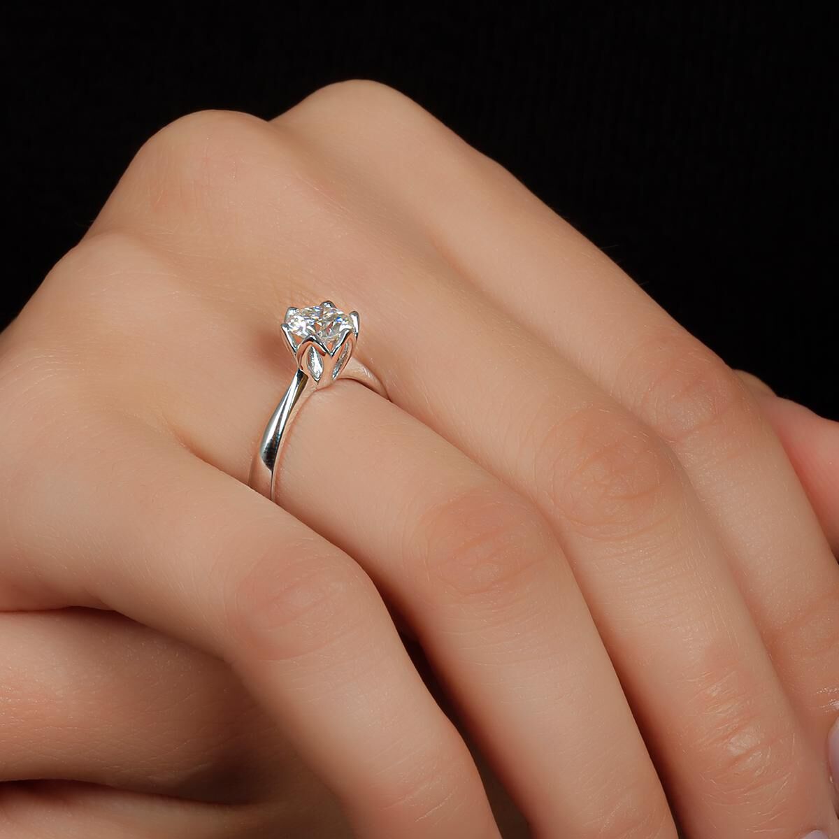 14K White Gold 1.00 Ct Solitaire Moissanite Ring (3.2 g)