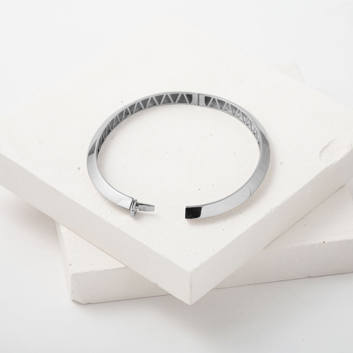 14K White Gold Faceted Hinged Cuff Bangle