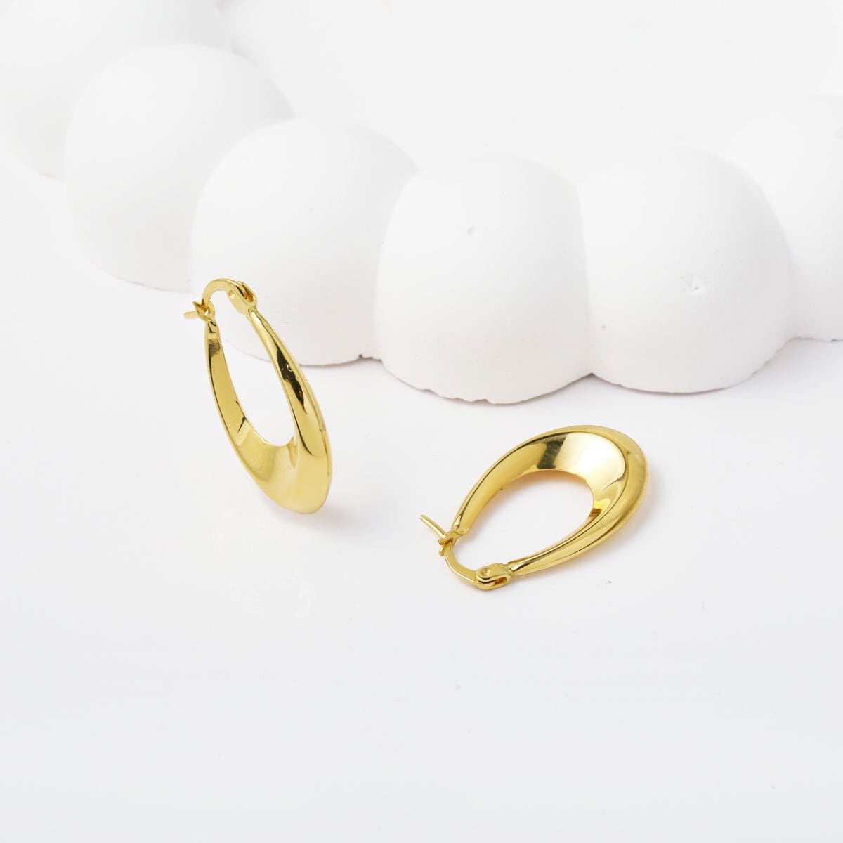 14K Yellow Gold Venus Hoop Earrings