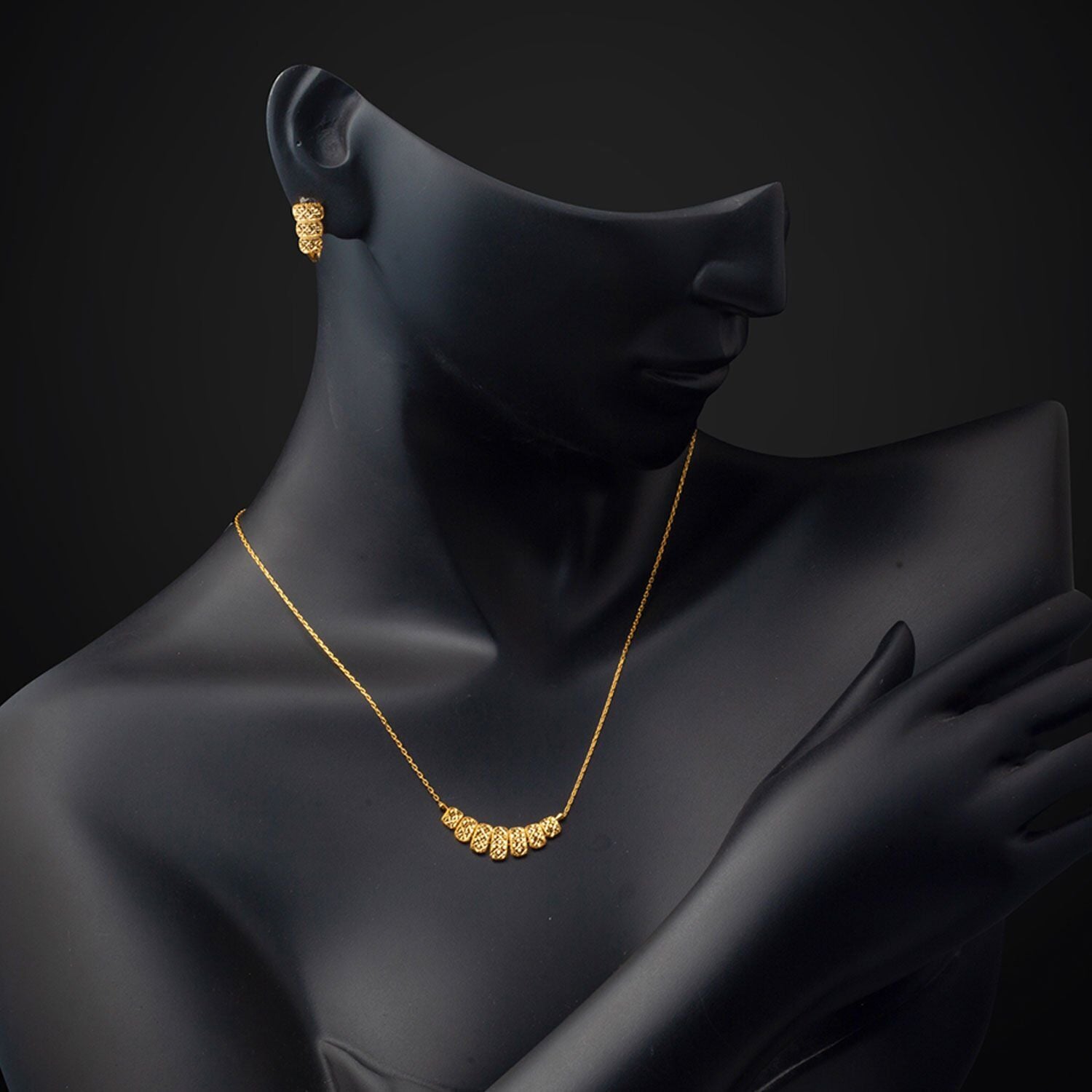 22K Yellow Gold Plasma Necklace and Earrings Set