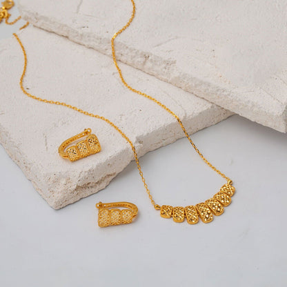 22K Yellow Gold Plasma Necklace and Earrings Set