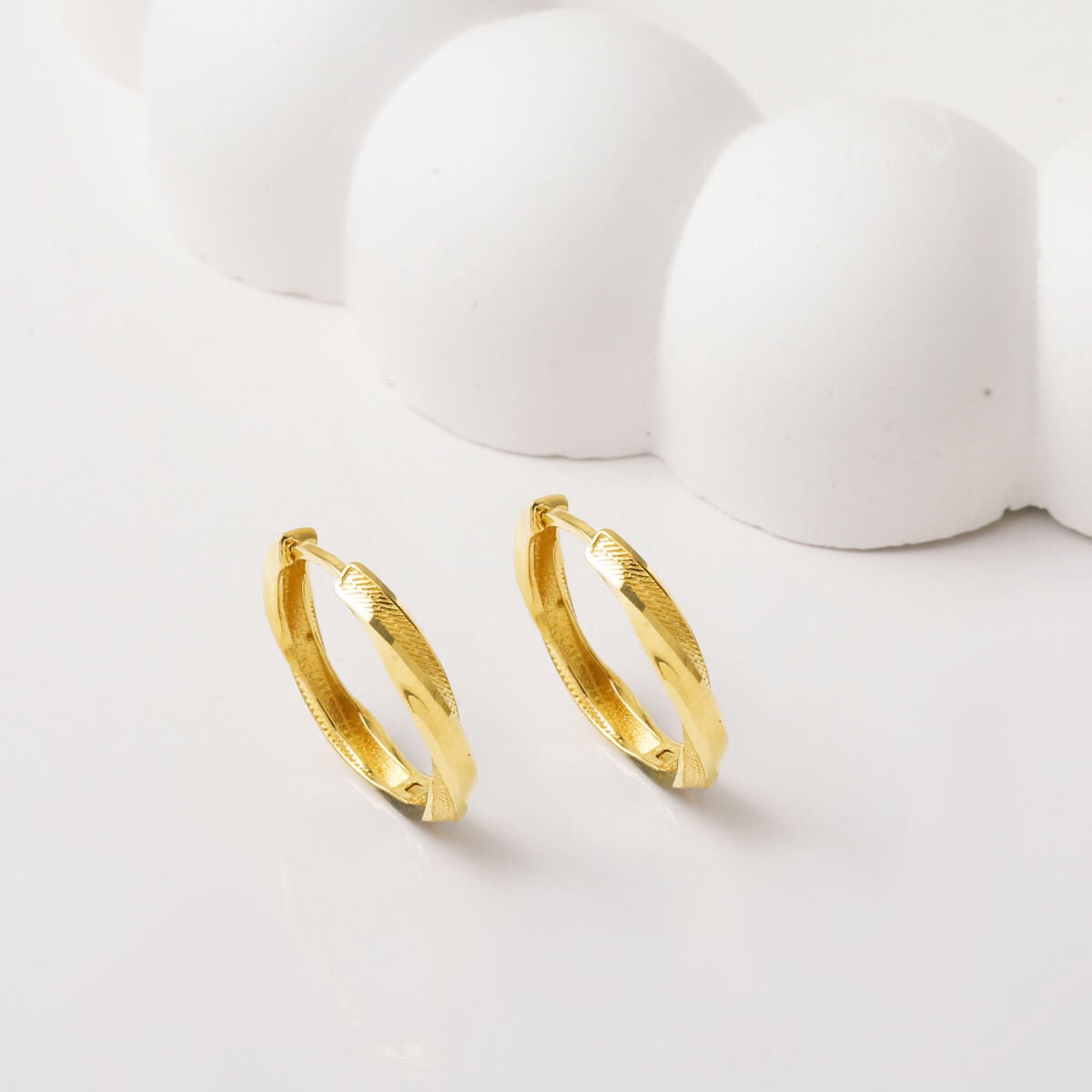 14K Yellow Gold Italian Twisted Hoop Earrings (2.51 g)