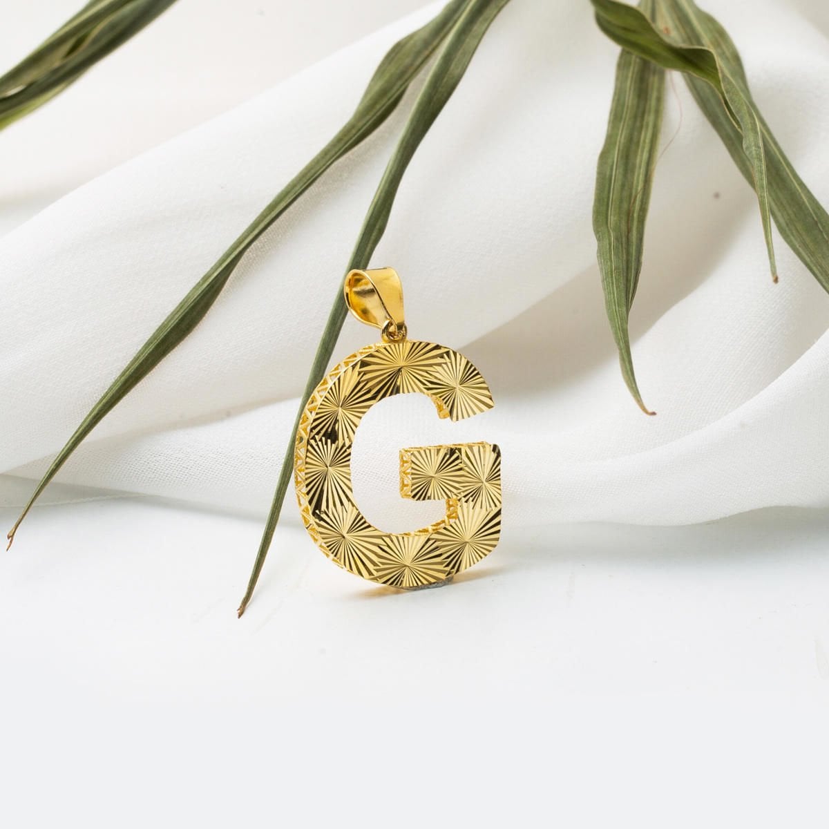 14K Yellow Gold 3 Dimensional Engraved G Initial Necklace