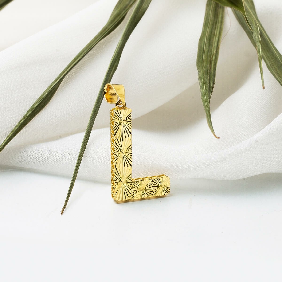 14K Yellow Gold 3 Dimensional Engraved Initial L Necklace