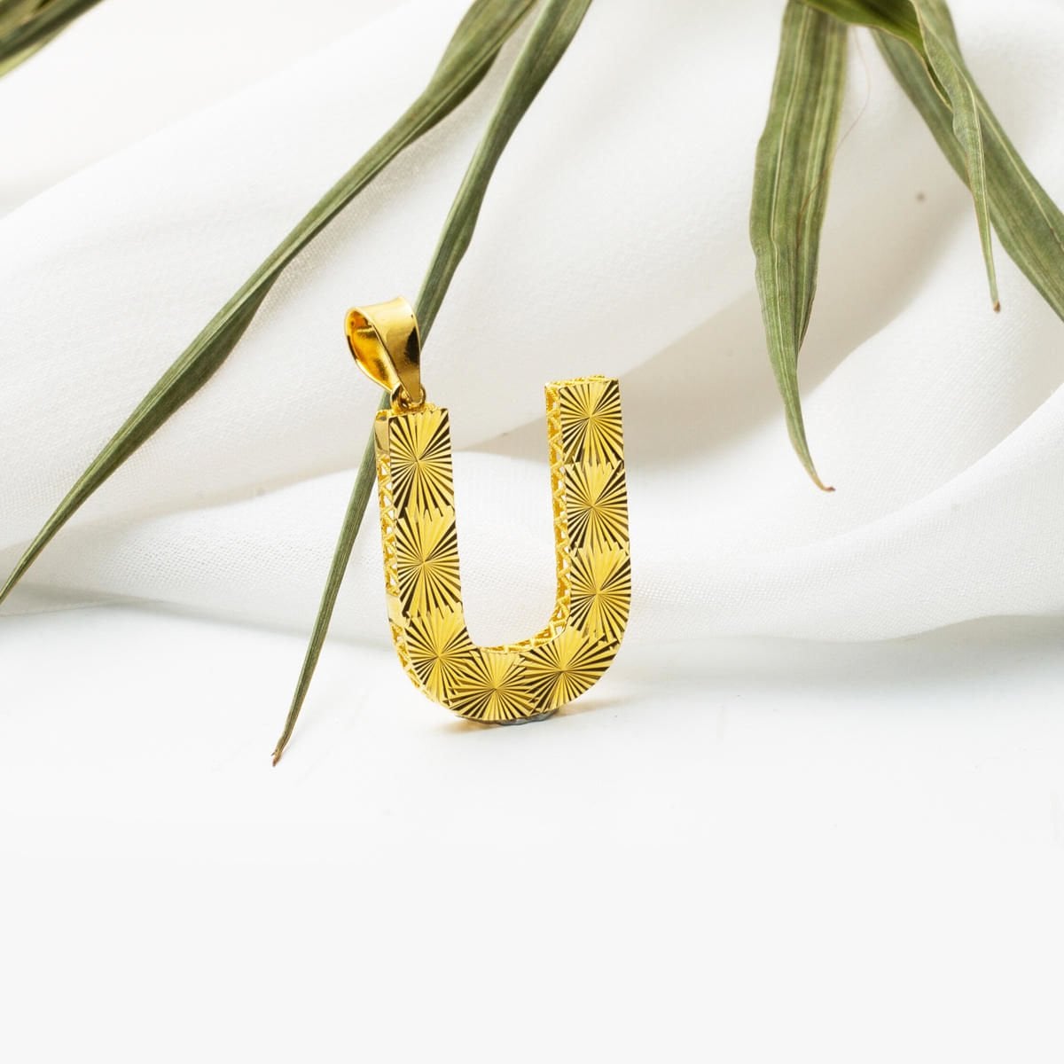 14K Yellow Gold 3 Dimensional Engraved U Initial Necklace