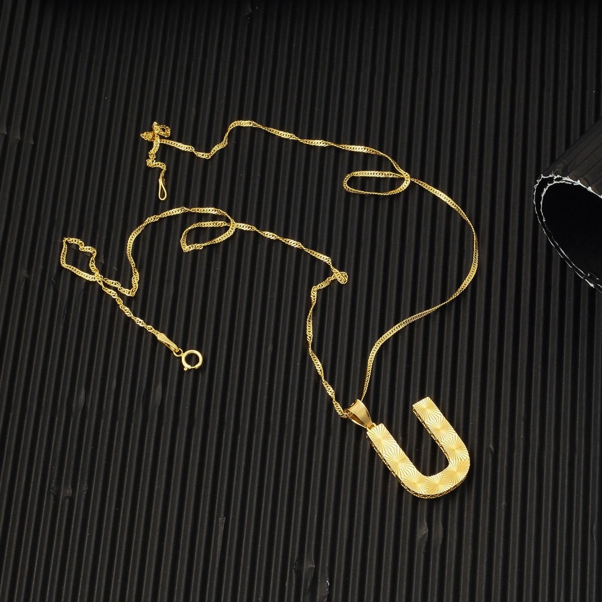 14K Yellow Gold 3 Dimensional Engraved U Initial Necklace
