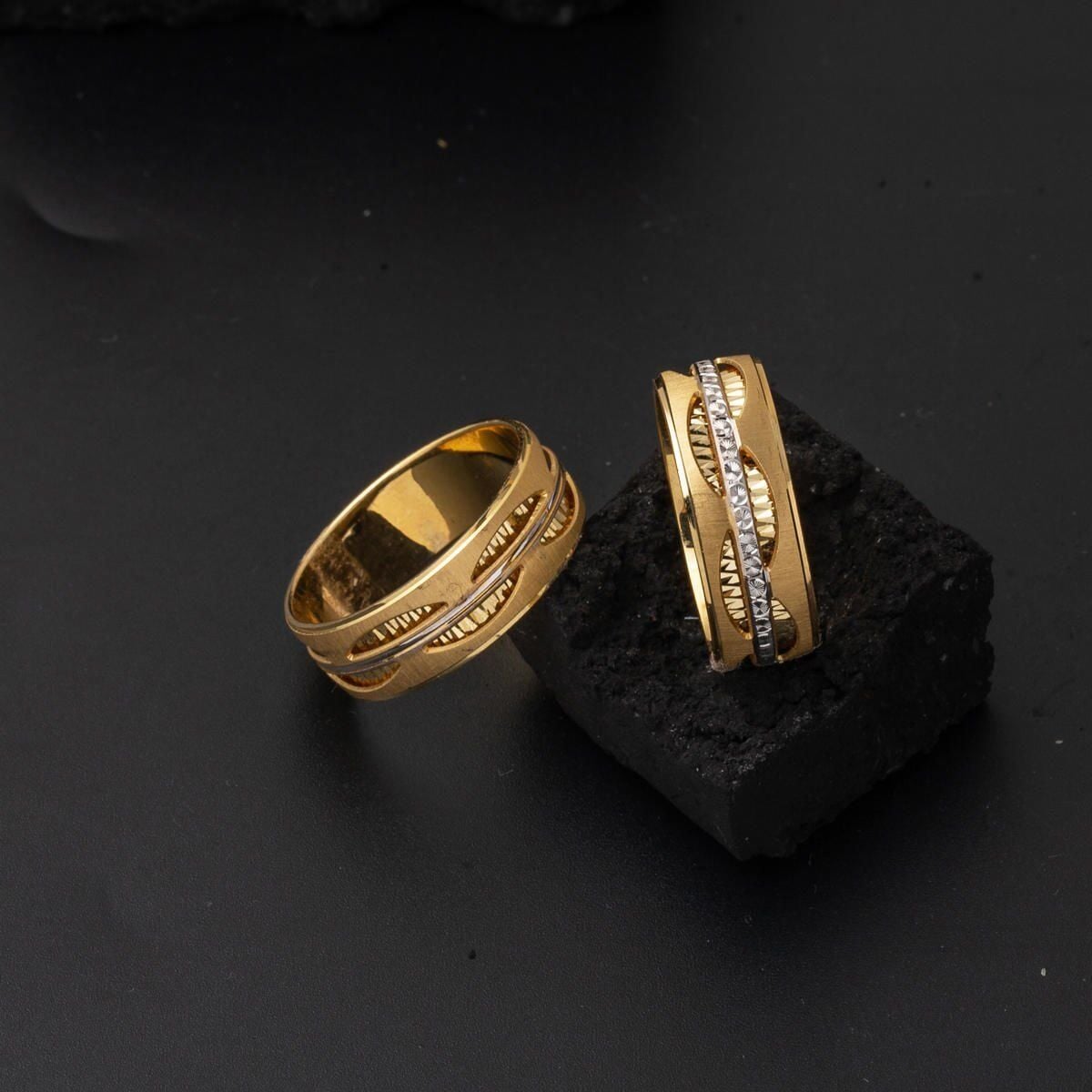 14K Yellow Gold Men's Wedding Band Ring | Goldia.com