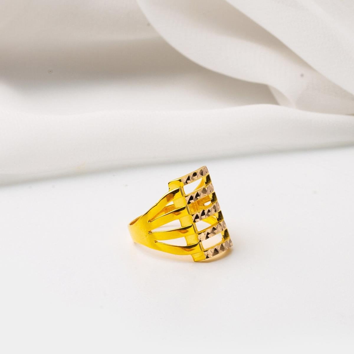 14K Yellow Gold Ribbed Ring 4.56 g | Goldia.com