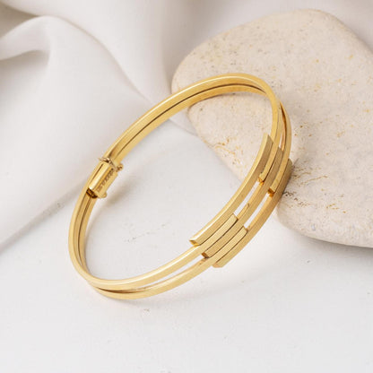 14K Yellow Gold Ribbed Hinged Cuff Bangle