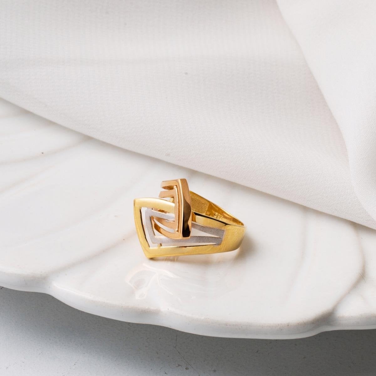 14K Yellow Gold Pyramid Ring | Goldia.com