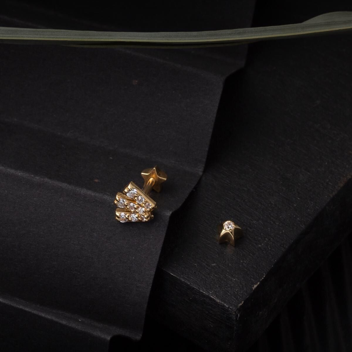 14K Yellow Gold Tragus Piercing Earrings (0.58 g)