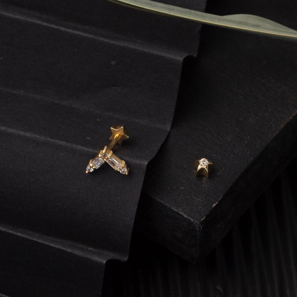 14K Yellow Gold Tragus Piercing Earrings (0.49 g)