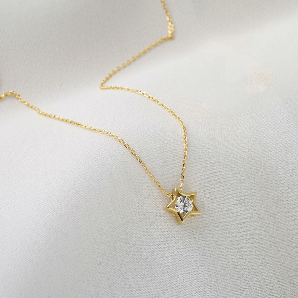 14K Yellow Gold Star Design Single Stone Cubic Zirconia Necklace