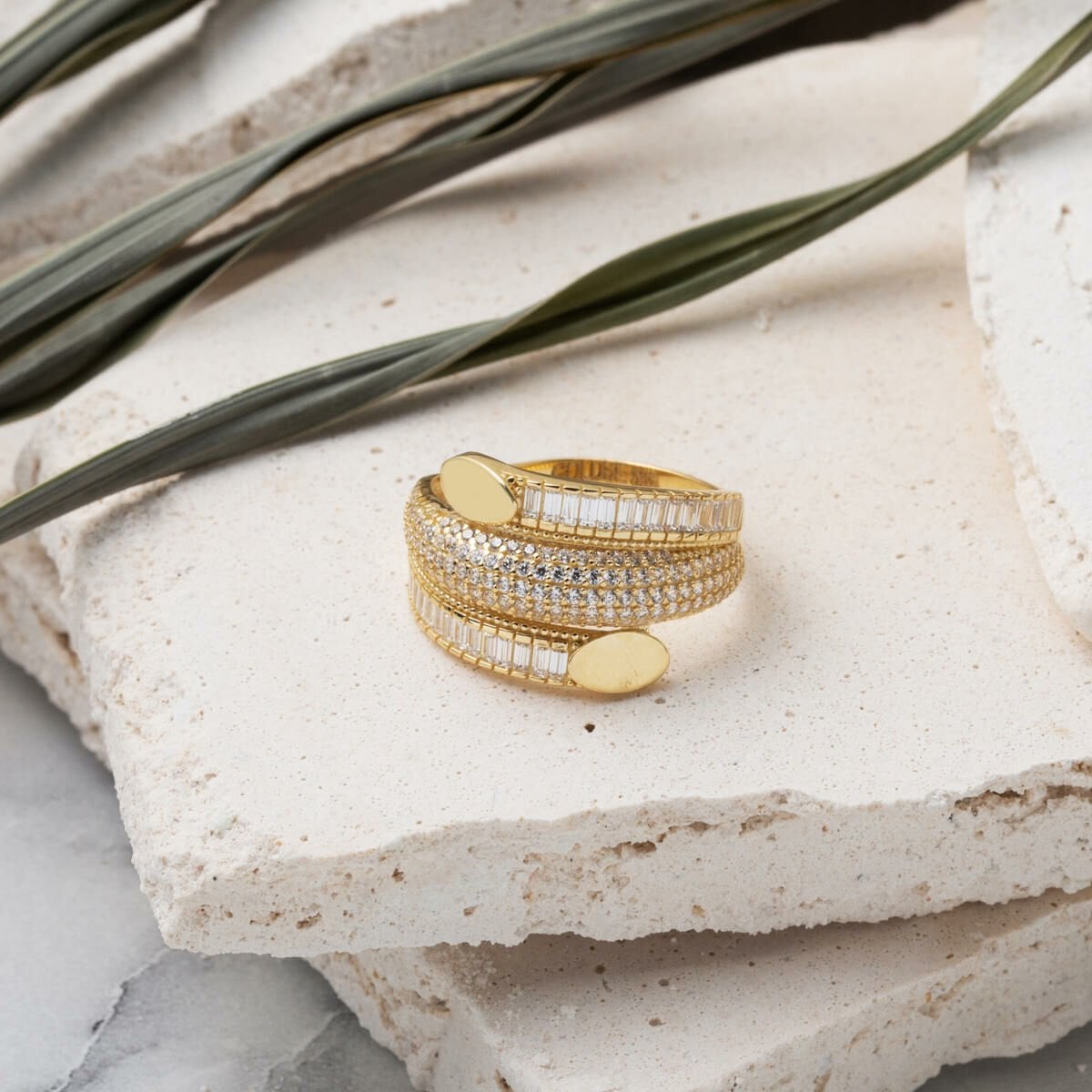 14K Yellow Gold Baguette Cubic Zirconia Women's Ring (3.03 g)