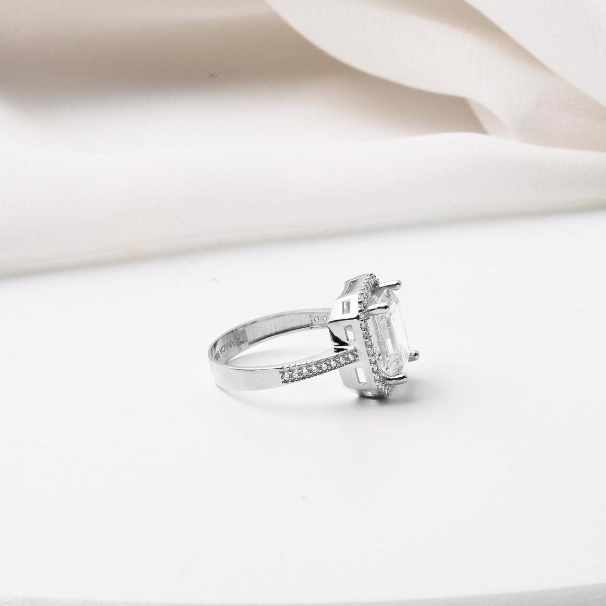 14K White Gold Baguette Cubic Zirconia Ring (4.29 g)