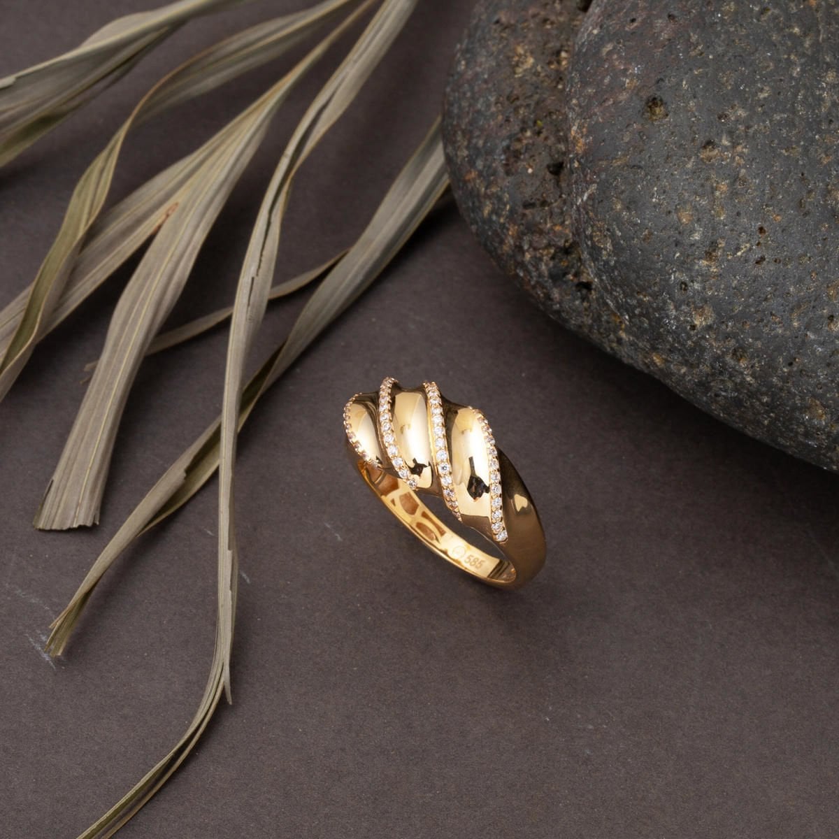14K Yellow Gold Twisted Cubic Zirconia Women's Ring
