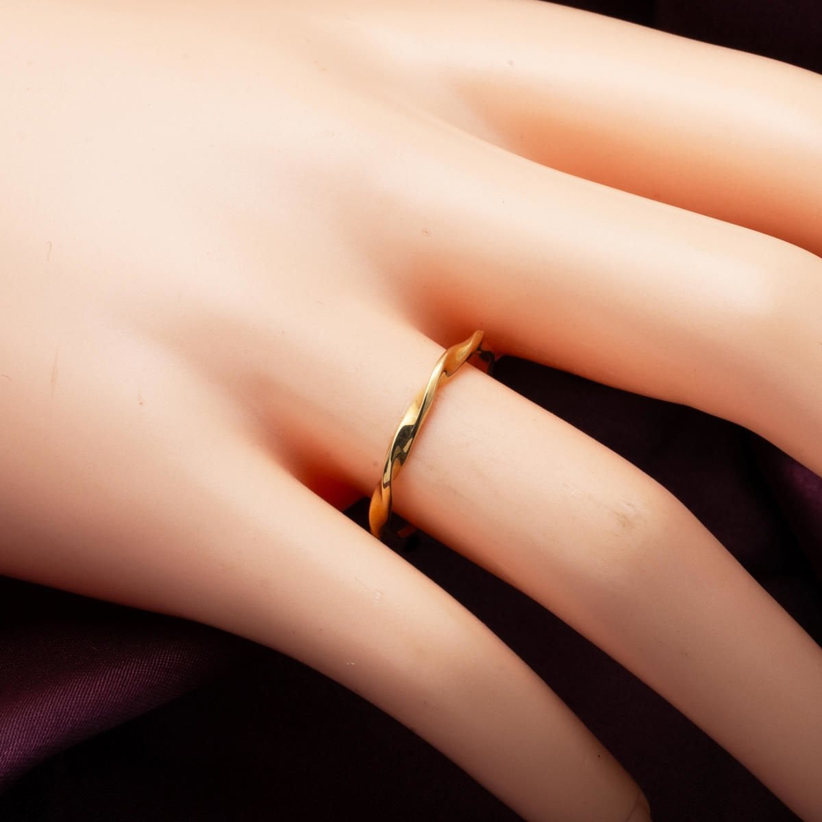14K Yellow Gold Twisted Ring (1.15 g)