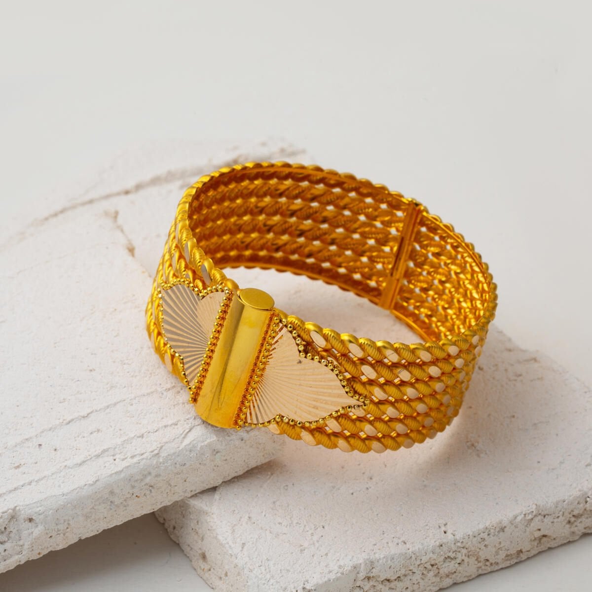14K Yellow Gold Twisted Hinged Cuff Bangle (31.3 g)