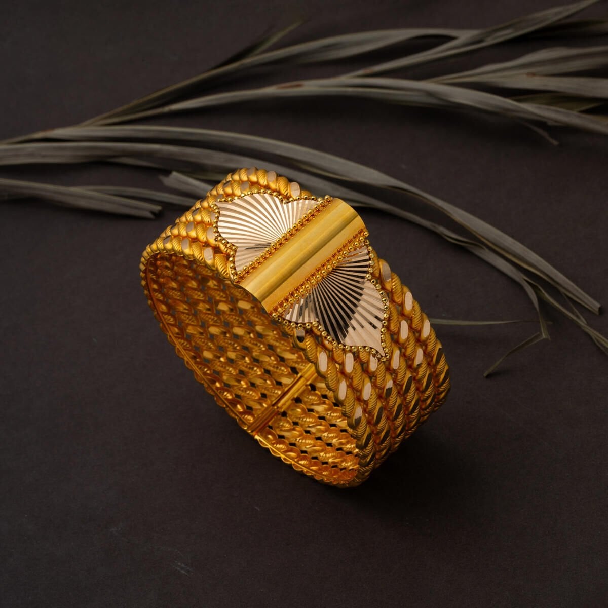 14K Yellow Gold Twisted Hinged Cuff Bangle (31.3 g)