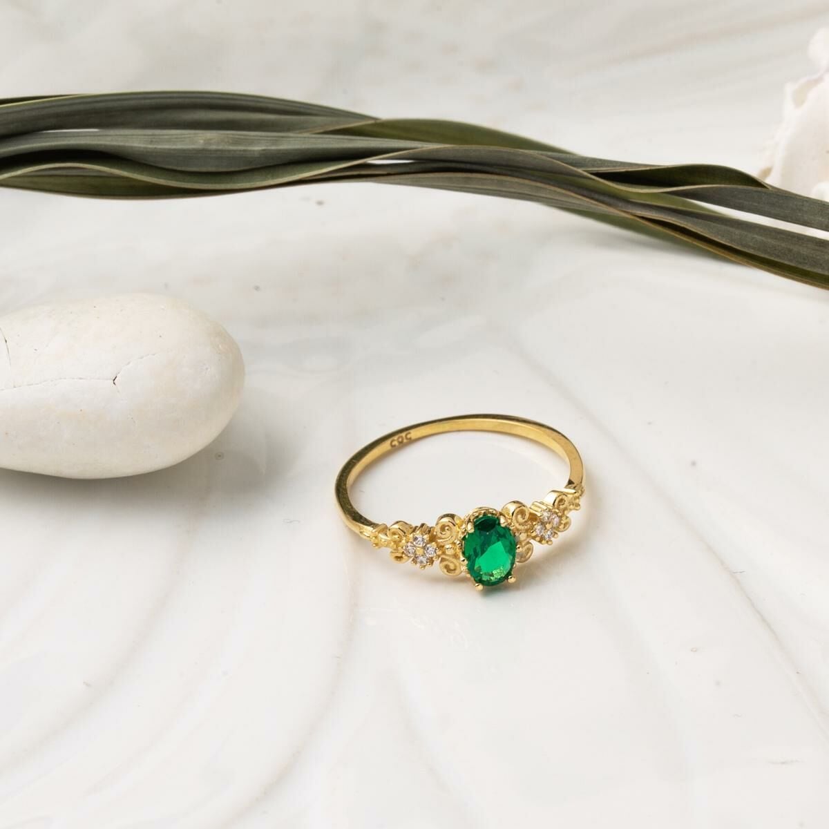 14K Yellow Gold Flower Motif Green Cubic Zirconia Ring