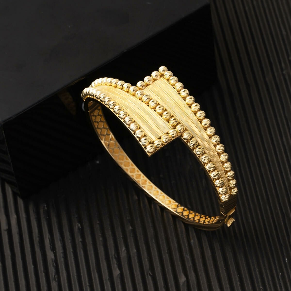 14K Yellow Gold Bead Mesh Hinged Cuff Bangle