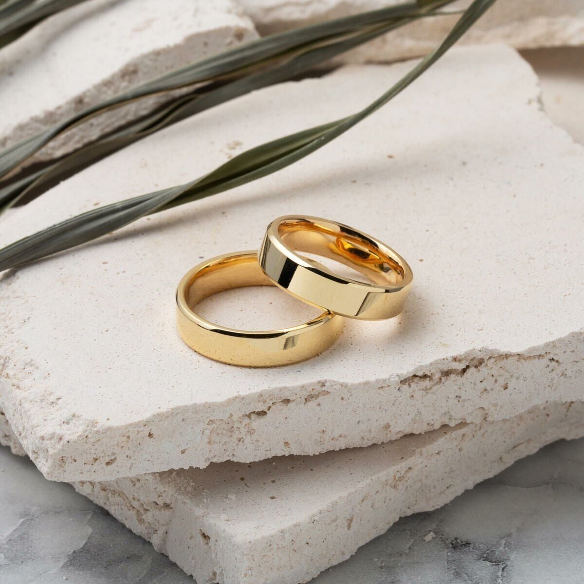 14K Yellow Gold Square-Cut 5 mm Wide Men's Wedding Band