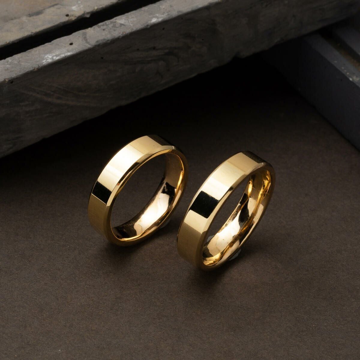 14K Yellow Gold Square-Cut 5 mm Wide Men's Wedding Band