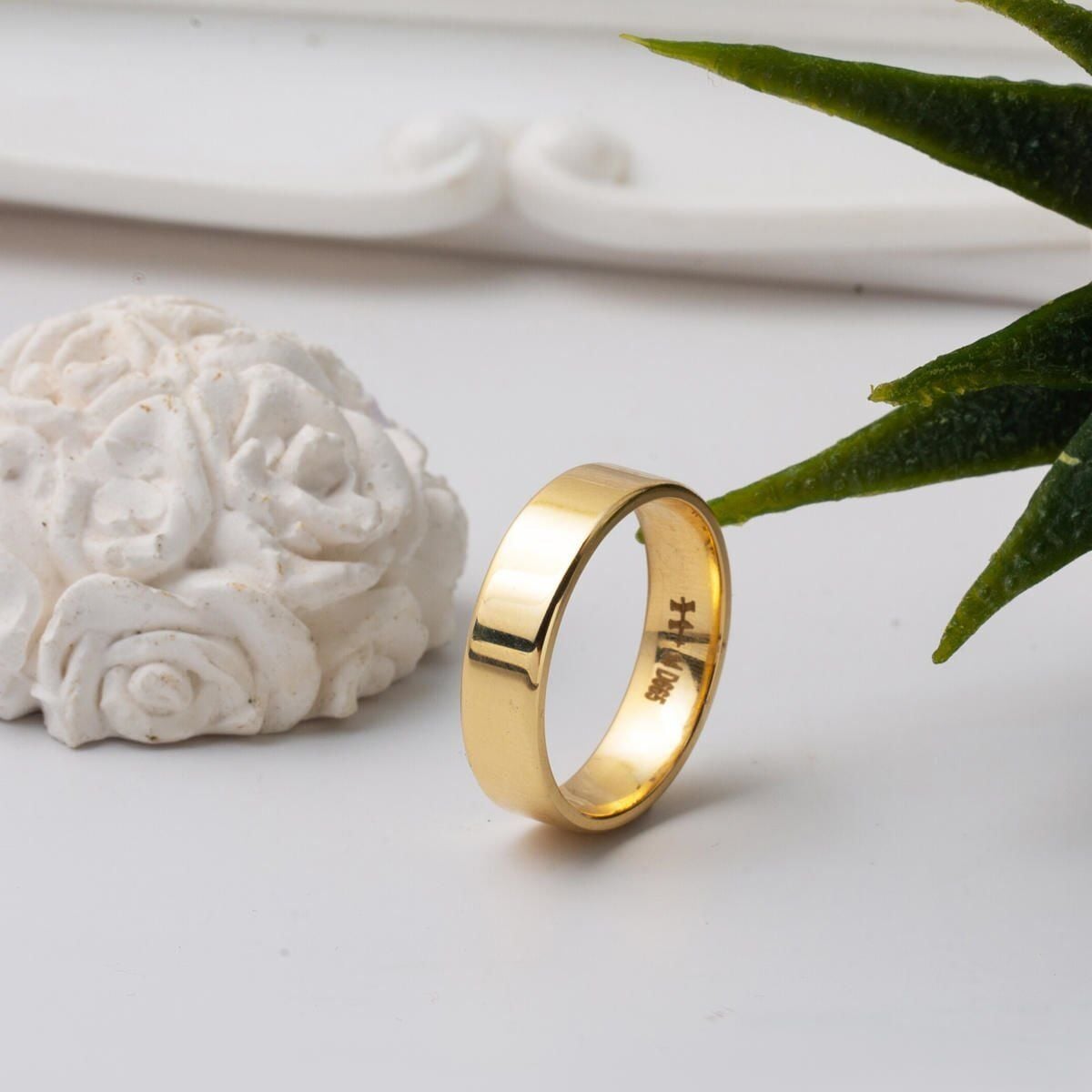 14K Yellow Gold Square-Cut Men's Wedding Band 6 mm