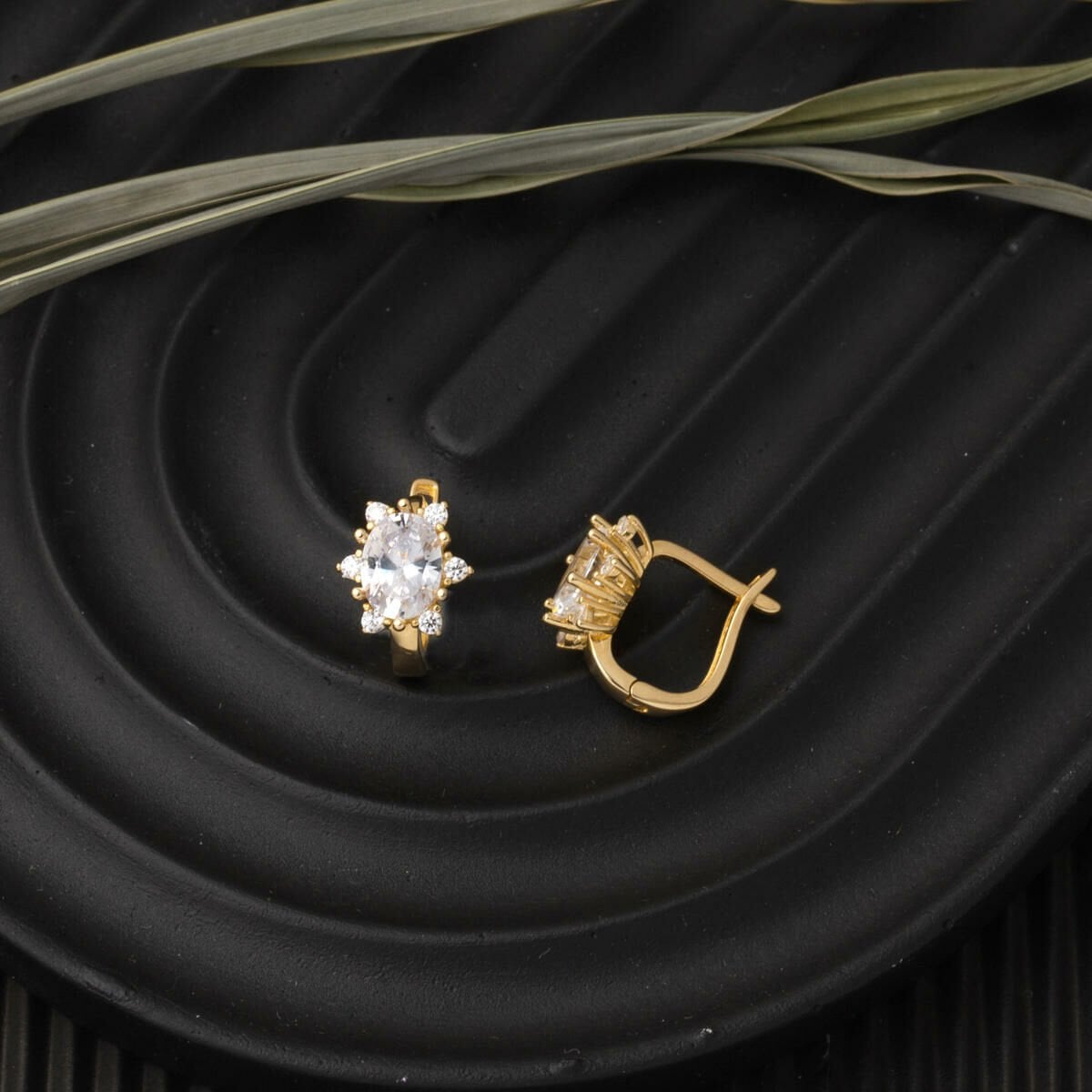 14K Yellow Gold Honeysuckle Teardrop Cubic Zirconia Earrings