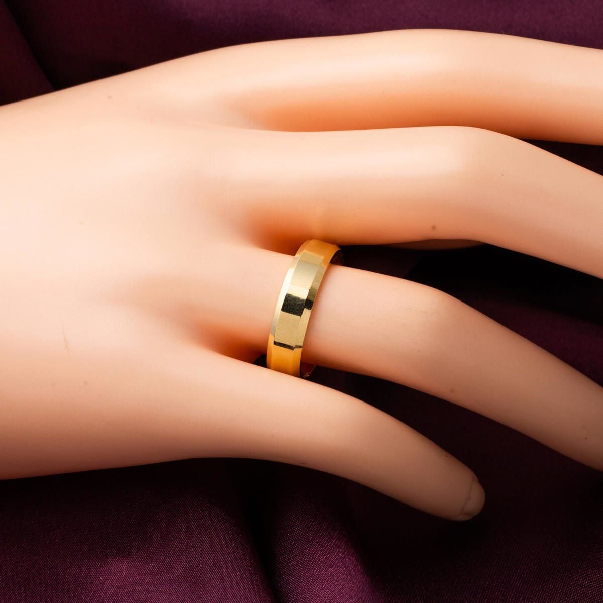 14K Yellow Gold Classic Square-Cut Men's Wedding Band 5 mm