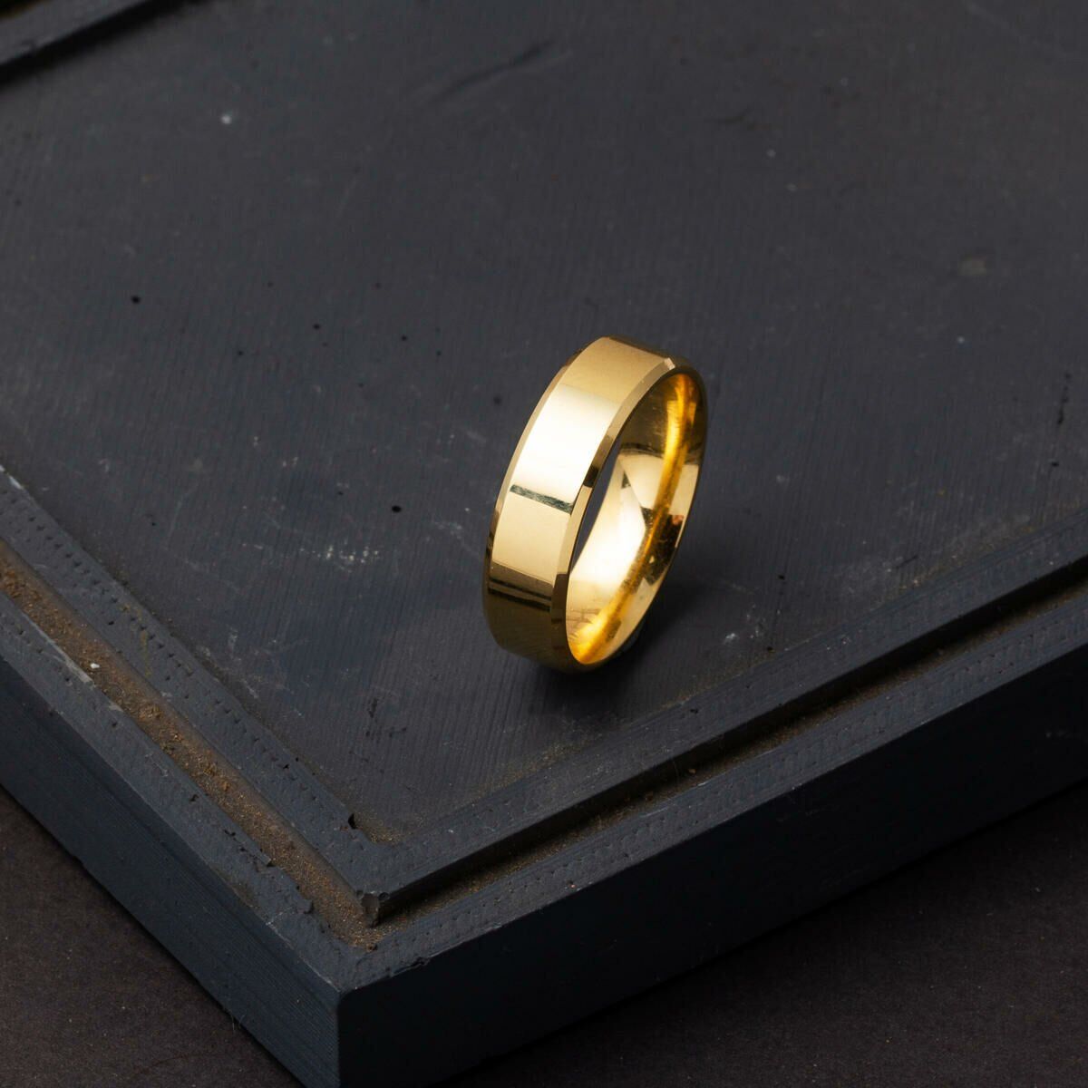 14K Yellow Gold Classic Square-Cut Men's Wedding Band 6 mm