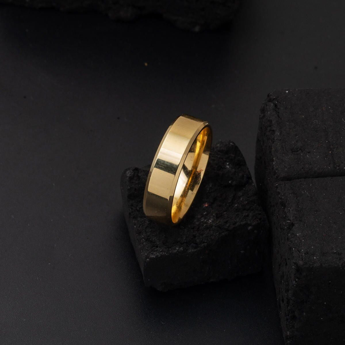 14K Yellow Gold Classic Square-Cut Men's Wedding Band 6 mm
