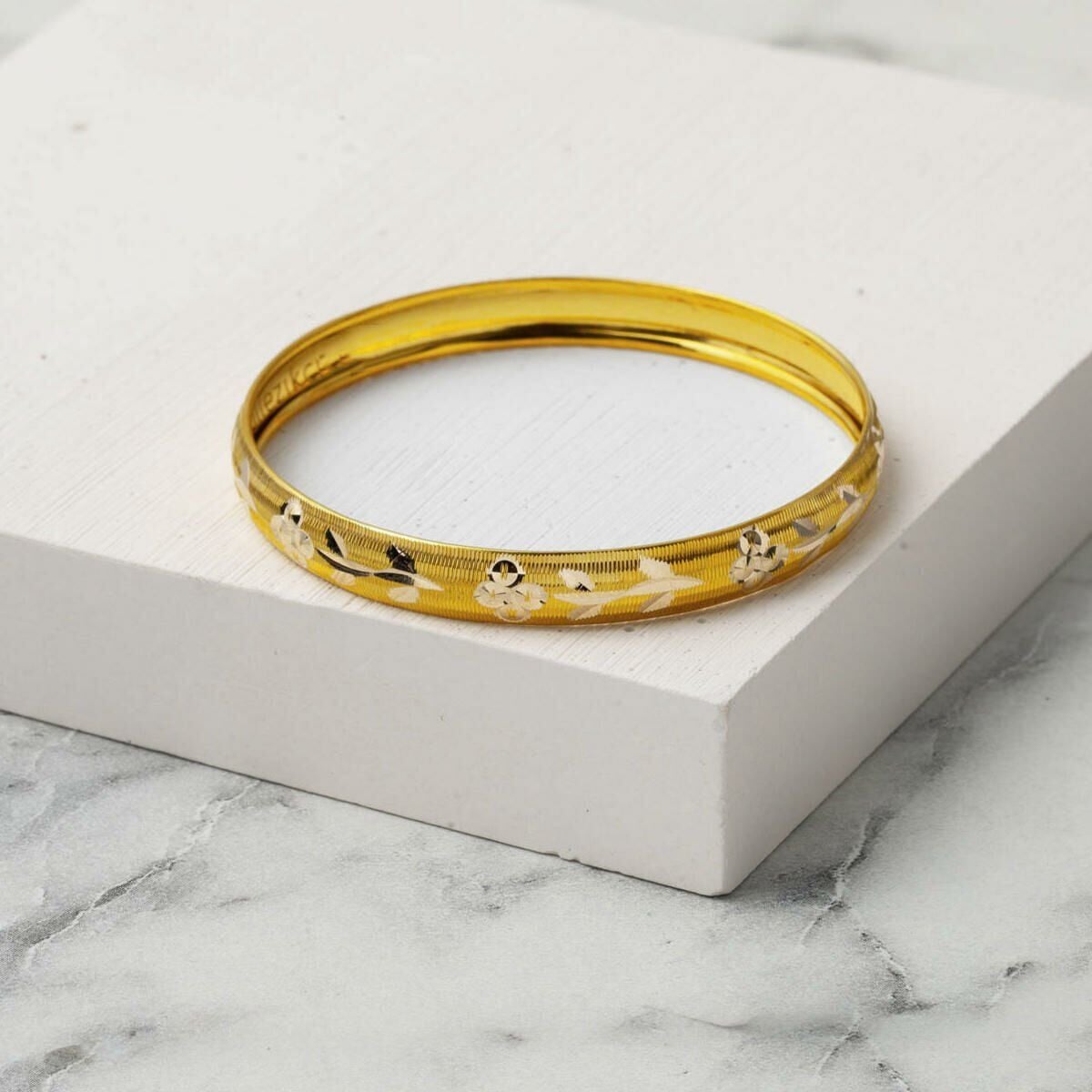 14K Yellow Gold Daisy Baby Bangle