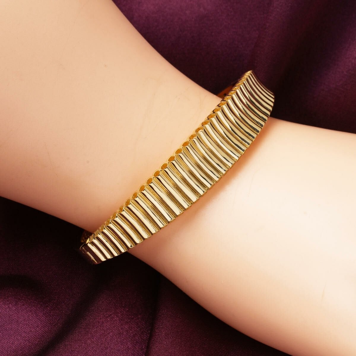 14K Yellow Gold Design Hinged Cuff Bangle