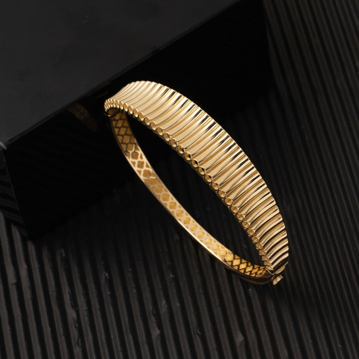 14K Yellow Gold Design Hinged Cuff Bangle