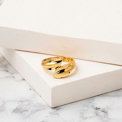 14K Yellow Gold Elegant Pattern Women's Ring