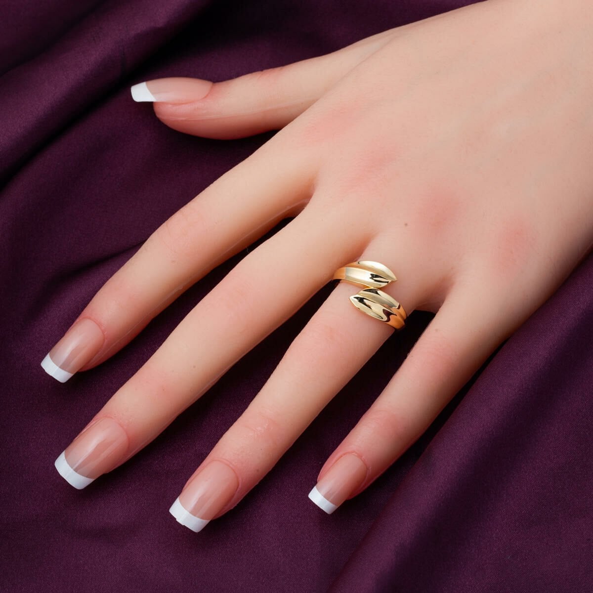 14K Yellow Gold Elegant Pattern Women's Ring