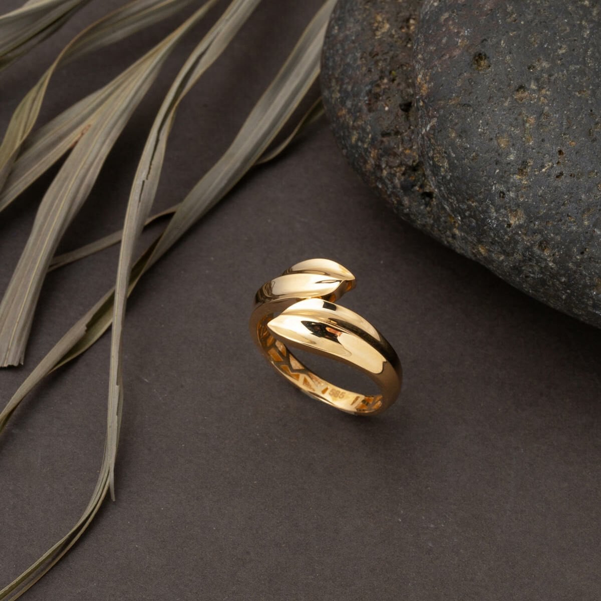 14K Yellow Gold Elegant Pattern Women's Ring
