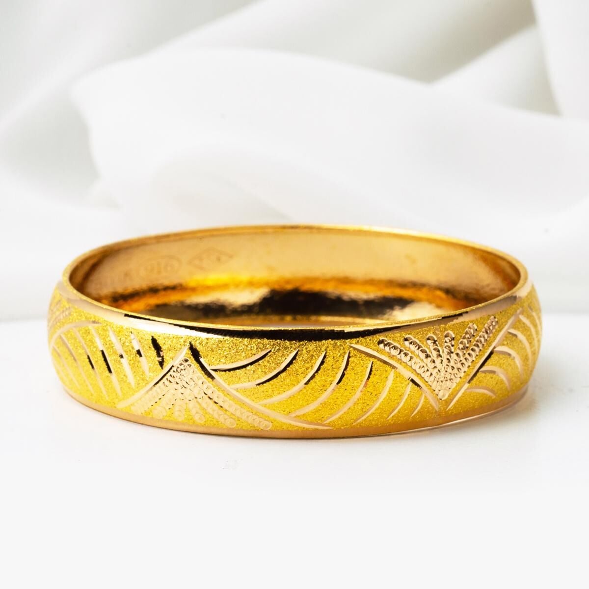 22K Yellow Gold 1.5 CM Wide Bangle