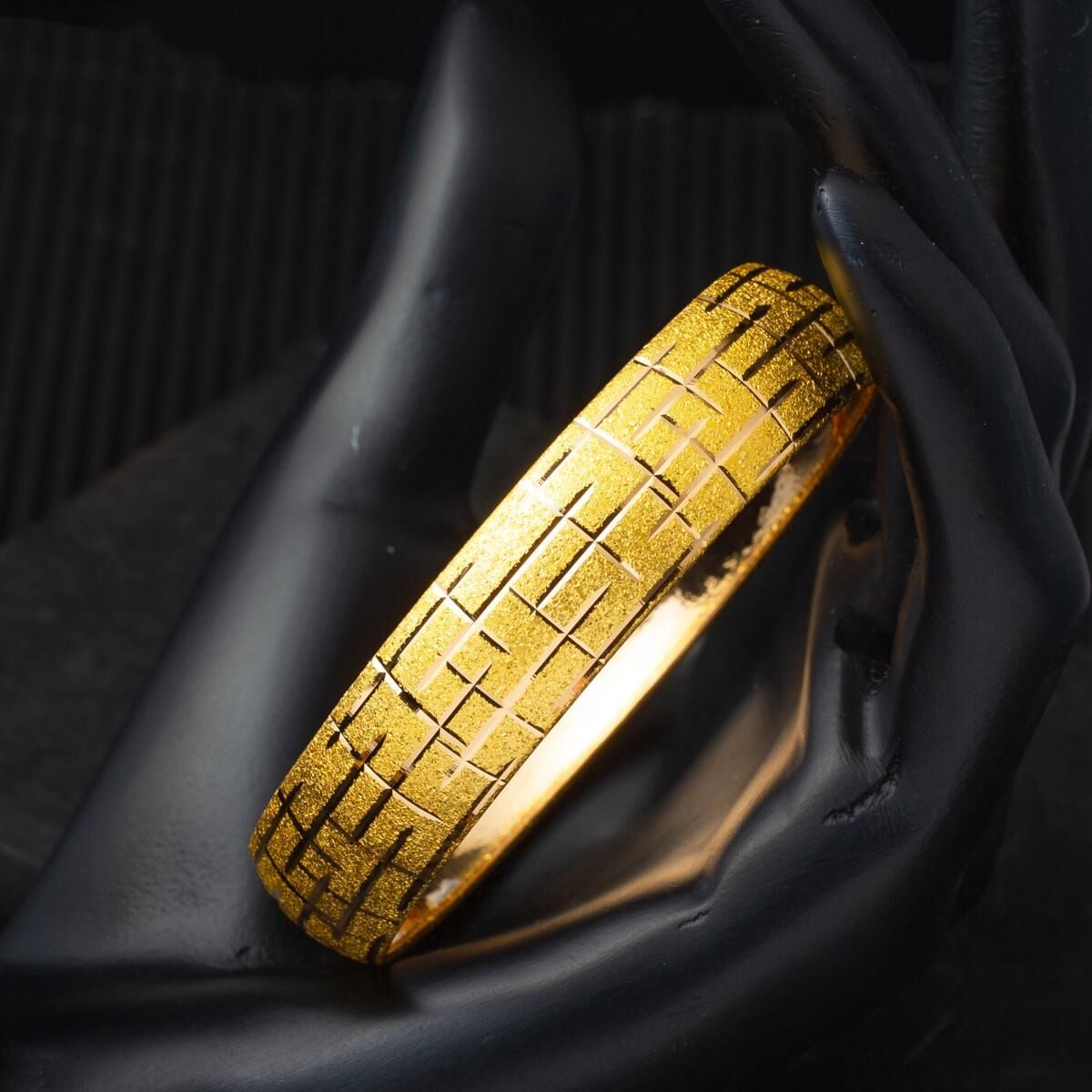 22K Yellow Gold 1.5 CM Wide Bangle (14 g)