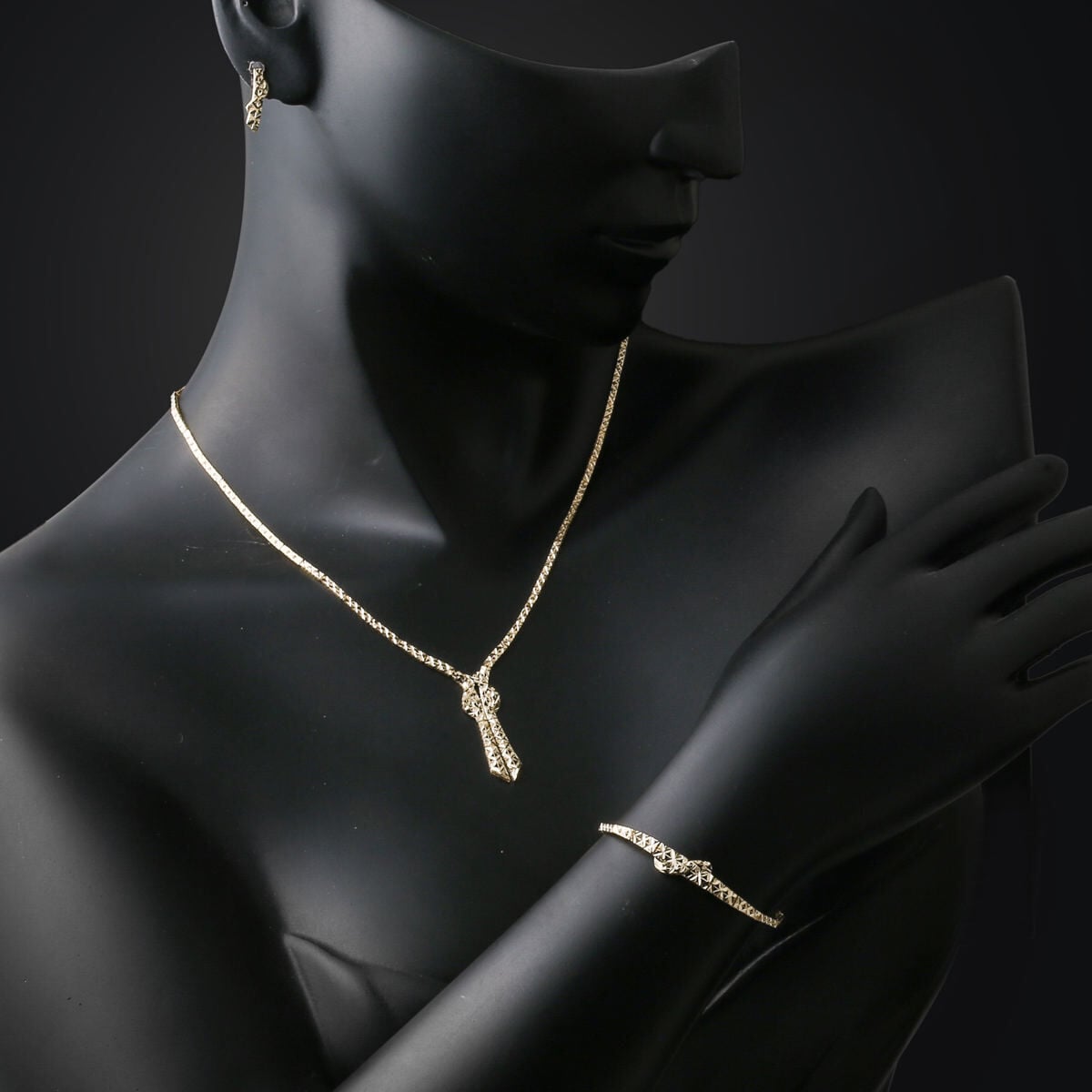 14K Yellow Gold Knot Engraved Bridal Set