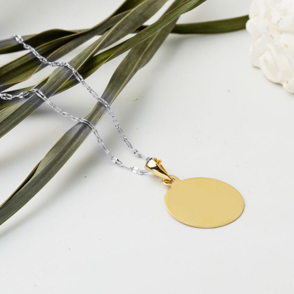 14K Yellow Gold 1.5 cm Diameter Plate Pendant