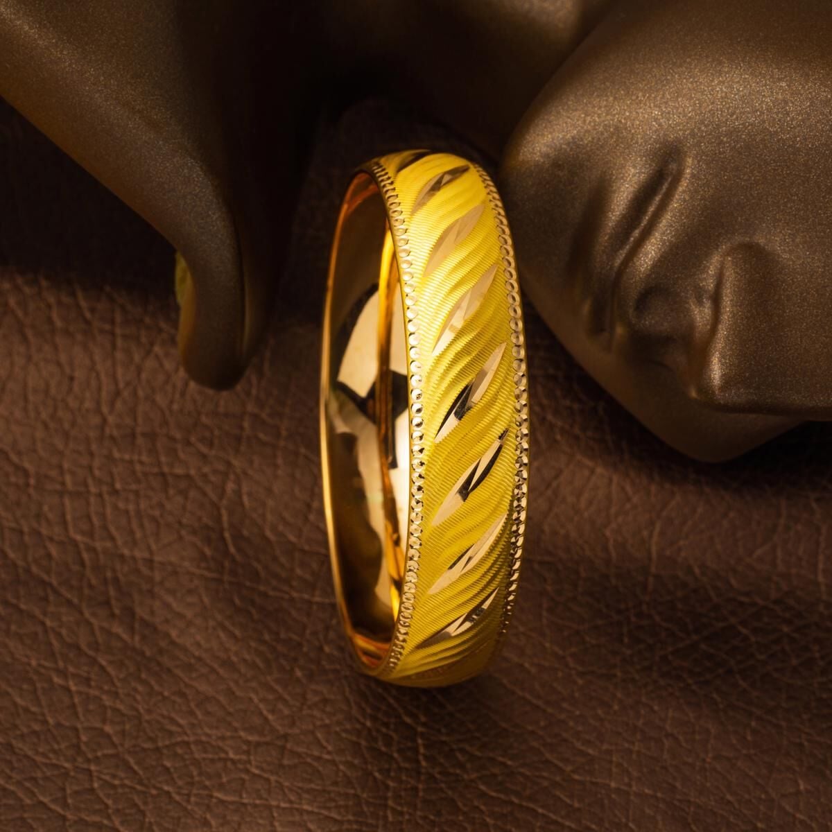 22K Yellow Gold 1.5 cm Wide Bangle (15 g)