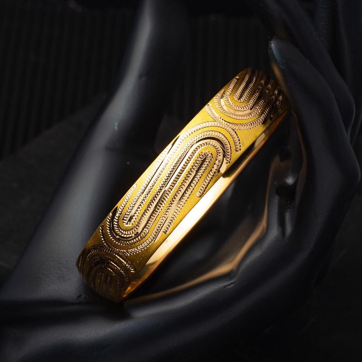 22K Yellow Gold 1.5 cm Wide Bangle